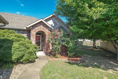 902 W Linden St, Rogers, AR 72756 - photo 2