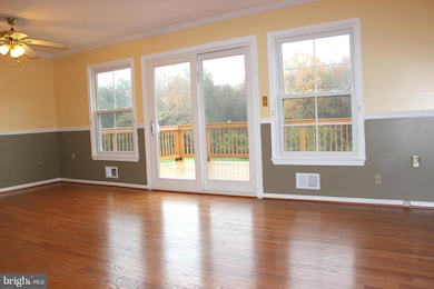 9223 Sand Creek Ct, Burke, VA 22015 - photo 2