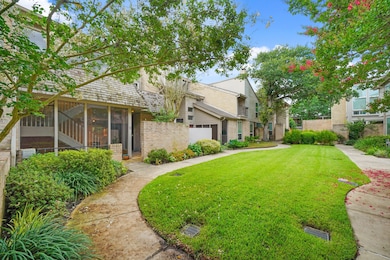 12625 Memorial Dr unit 11, Houston, TX 77024 - photo 2