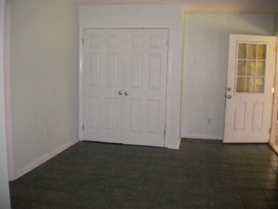 201 Stockbridge Dr, Selma, NC 27576 - photo 5