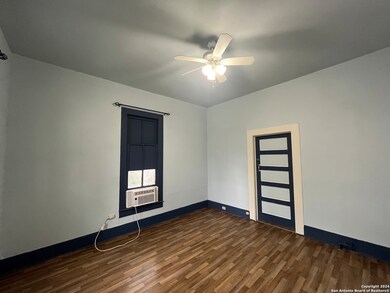 213 Cadwallader St unit 2, San Antonio, TX 78212 - photo 2