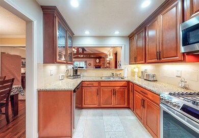 126 Ben Dr, Houston, TX 77022 - photo 7