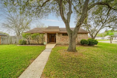 500 Belmont Dr, Friendswood, TX 77546 - photo 3