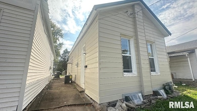 1108 Adams St, Quincy, IL 62301 - photo 2