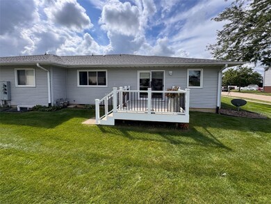 3405 Queen Dr SW, Cedar Rapids, IA 52404 - photo 4