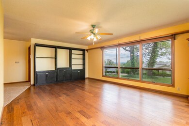 Entry/Living Room