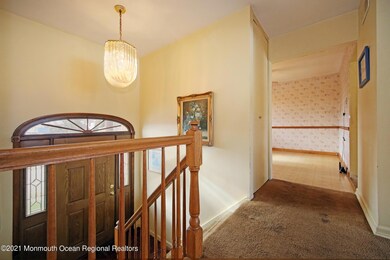 Entrance/Upper Hallway