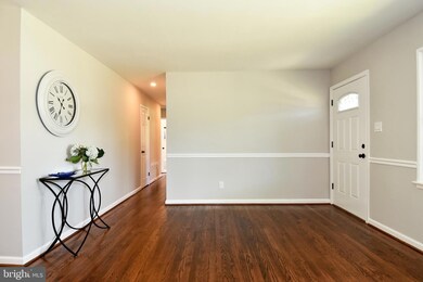 8913 Lagrange St, Lorton, VA 22079 - photo 4