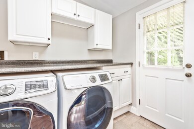 1007 Evonshire Ln, Great Falls, VA 22066 - photo 4