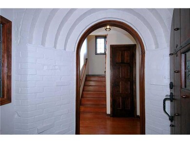 Entry/Foyer.