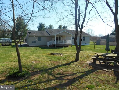 17426 Cindy Ln, Hagerstown, MD 21740 - photo 2