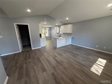 1025 Delano St, Poplar Bluff, MO 63901 - photo 2