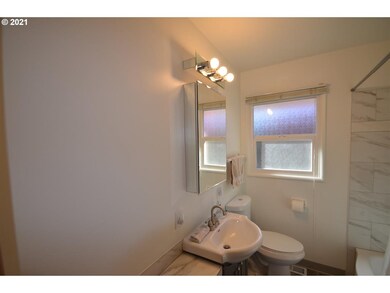 732 E 18th St, the Dalles, OR 97058 - photo 6