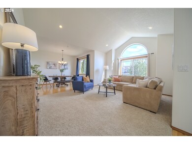 Living Room/Entrance