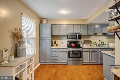 8940 Astongale Ct, Springfield, VA 22152 - photo 6