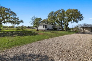 5716 Thousand Oaks Dr, Joshua, TX 76058 - photo 3