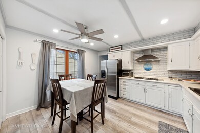 2302 Robin Ln, Rolling Meadows, IL 60008 - photo 5