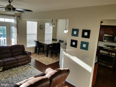 25251 Laureldale Terrace unit 2-B-5, Chantilly, VA 20152 - photo 2