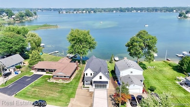 1517 Kessler Ave, Keego Harbor, MI 48320 - photo 2