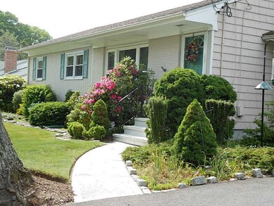 139 Belvedere Dr, Cranston, RI 02920 - photo 4