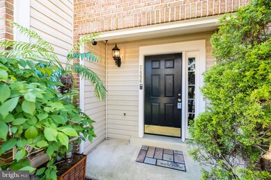 2466 Laura Mark Ln, Herndon, VA 20171 - photo 2