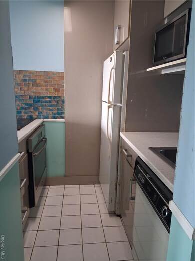 250 Shore Rd unit 2D, Long Beach, NY 11561 - photo 6