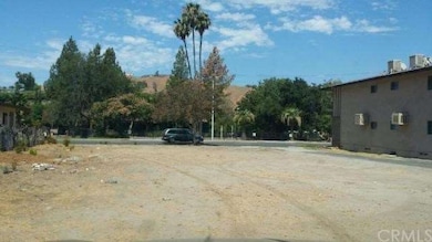 Vacant land on the North of the Units