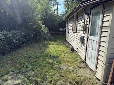 38 E Princeton Ave, Pontiac, MI 48340 - photo 4