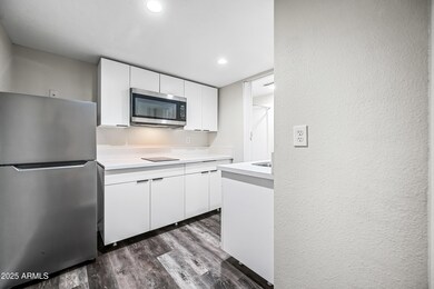 3025 N 32nd St unit 10, Phoenix, AZ 85018 - photo 6