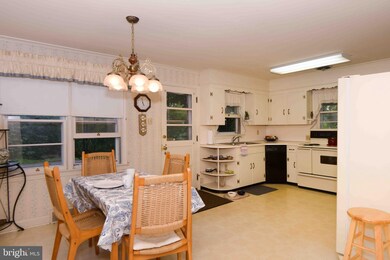 423 N Colonial Dr, Hagerstown, MD 21742 - photo 5