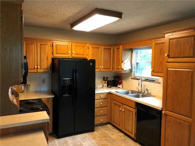 329 Oakhill St, Lansing, KS 66043 - photo 5