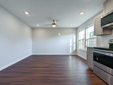 6811 Glass St unit B, Houston, TX 77016 - photo 3