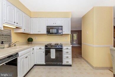 8315 Snowden Oaks Place, Laurel, MD 20708 - photo 5