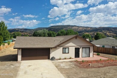 30001 Caddy Ln, Tehachapi, CA 93561 - photo 4