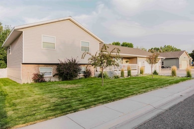 908 35th St, Cody, WY 82414 - photo 5