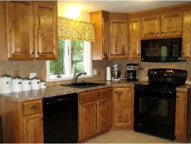 7 Daisy Dr, Walpole, MA 02081 - photo 3