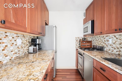 Lincoln Towers unit 28S, New York, NY 10023 - photo 6