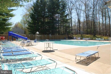 12613 Etruscan Dr, Herndon, VA 20171 - photo 4