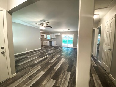 513 Lakeshore Dr, Ennis, TX 75119 - photo 3