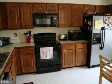 9305 Kendal Cir, Laurel, MD 20723 - photo 3