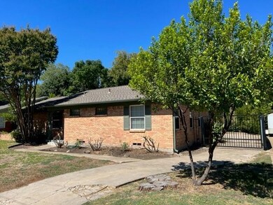 6461 Danbury Ln, Dallas, TX 75214 - photo 2