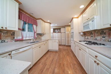 1520_E_Dowling_Road_06