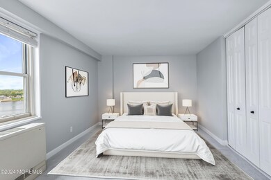 28 RIVERSIDE VS-1 Bedroom.
