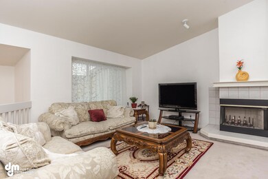 1741 Flatwater Circle-large-004-Living R