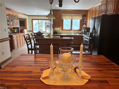 Dining into kitchen