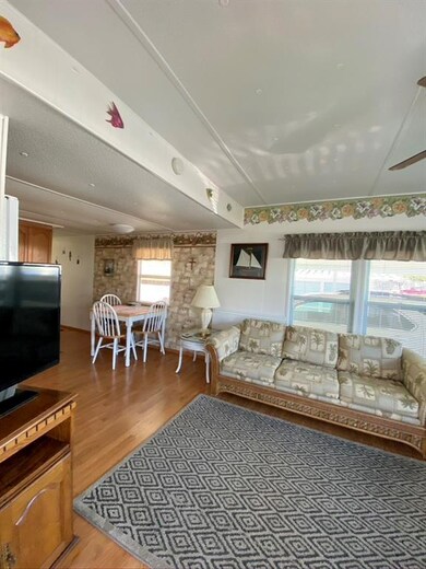 573 Marina Ln, Tavares, FL 32778 - photo 5