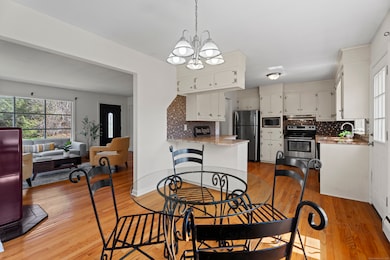 A nice view of the open floorplan and easy flow fr