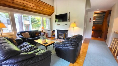 23 Birch Rd unit 2 Upper, Lincoln, NH 03251 - photo 3