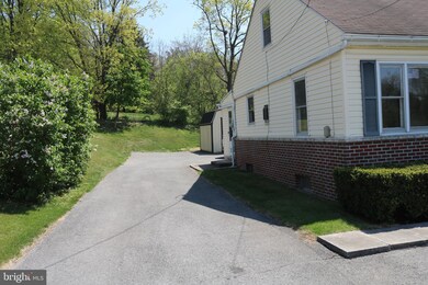 9258 Tomstown Rd, Waynesboro, PA 17268 - photo 3