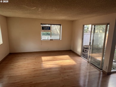 2239 Hawkins Ln, Eugene, OR 97405 - photo 4